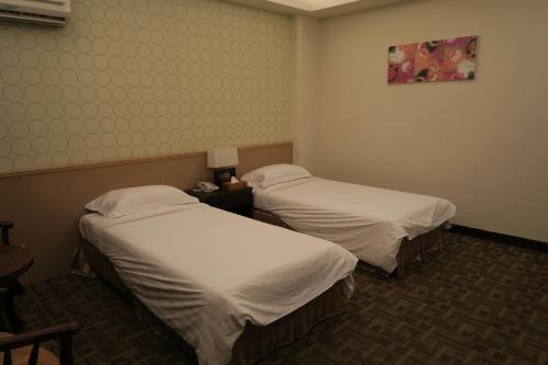 2 twin beds