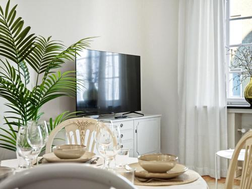 Enchanting 1BR w/ King Bed in Unbeatable Location in Hakaniemi