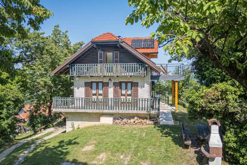 Holiday home in Loka pri Zusmu Stajerska Untersteiermark 26086 – khách sạn tại Lesicno