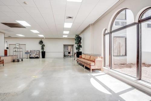 Cottonwood Suites Savannah Hotel & Conference Center - image 14