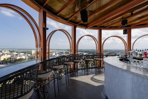 Hotel Royal Hoi An Danang, The Legacy Riverfront Resort & Spa, Хойан (фото 8)