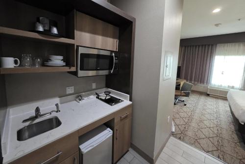 Best Western Executive Residency IH-37 Corpus Christi - image 7