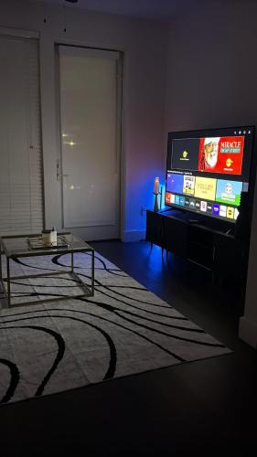 Golden Getaway in the Heart of Midtown in English Avenue