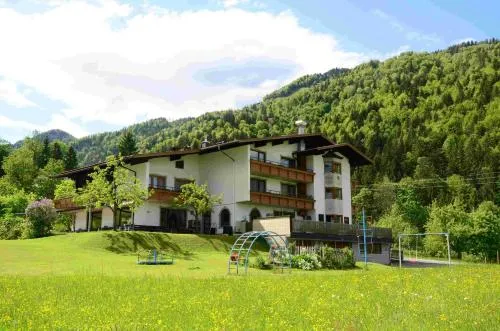 Gasthof Appartement`s Staffnerhof in Kössen, Österreich