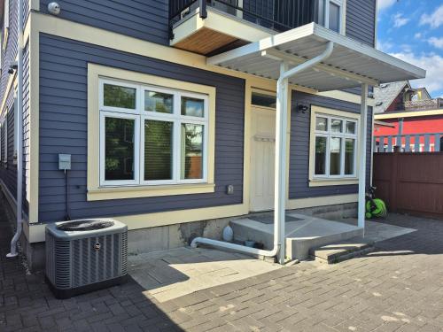 Entire ground floor 2 Baths 3 Beds Full Privacy – khách sạn tại Kensington-Cedar Cottage