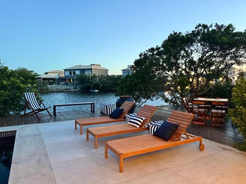 Deliciosa casa de alto padrão com vista e lazer em Búzios! – khách sạn tại Vila Luiza
