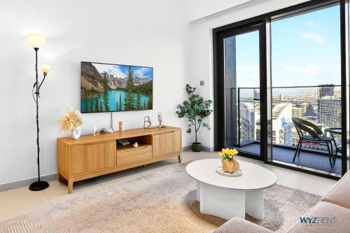 Sleek 1BR w Canal Views Next to Dubai Mall, Dubai
