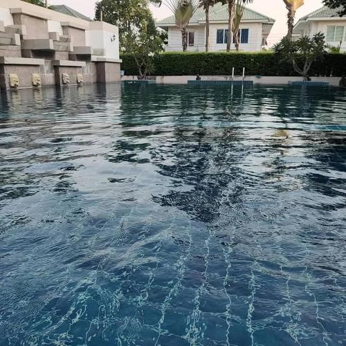 Charming 3-Bedroom House with Pool Near Lat Krabang Airport - image 13