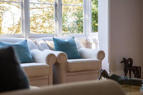 Courtyard Gallery - Character-filled Bayside Living - image 13