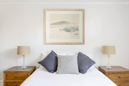 Courtyard Gallery - Character-filled Bayside Living - image 6