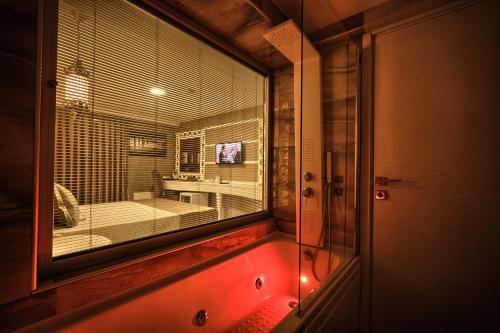 Demonti Hotel - image 3