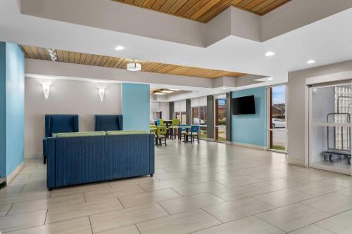 大堂, 里奇蘭戴斯套房酒店 (Days Inn & Suites by Wyndham Ridgeland) in 里奇蘭