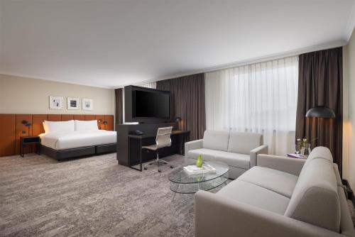 Hilton Dusseldorf - image 4