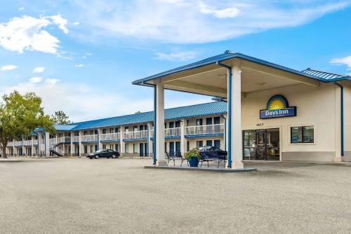 Days Inn by Wyndham Valdosta at Rainwater Conference Center - image 10