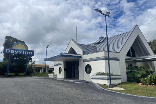 Days Inn by Wyndham Ocala North in Ocala, USA