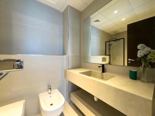 Werova- Waterfront 1-Bedroom Apartment Furnished - image 4
