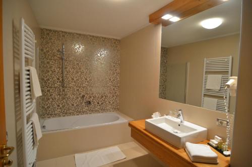 80680094 Hotel Cristallo - Wellness Mountain Living