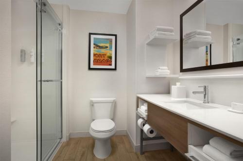 Hampton Inn and Suites Fayetteville NC - image 11