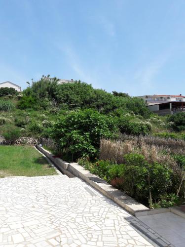  Apartments Metajna X in Metajna
