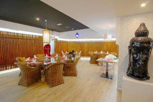 Sandos Benidorm Suites - image 2