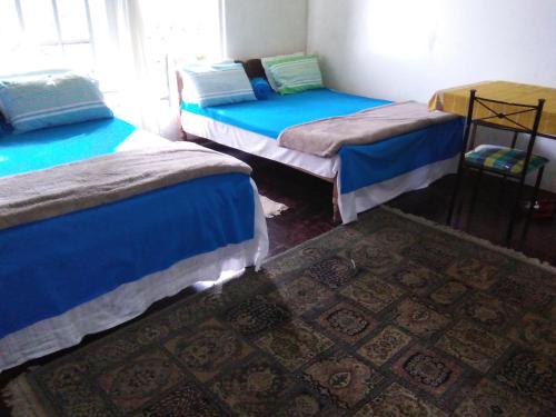 2 queen beds