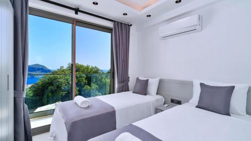 Kalkan 3 bedroom seaview villa with private pool hot tub - image 3