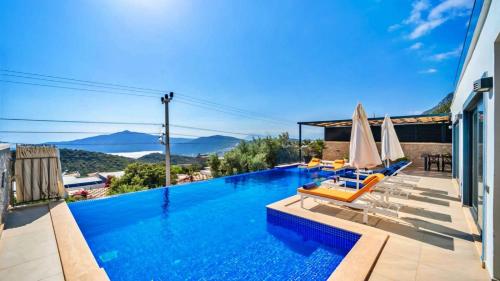 Kalkan 3 bedroom villa with private pool – khách sạn tại Saribelen