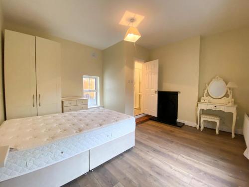 Naas Housing for Workers - Sleeps 6 in Sallins