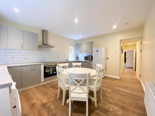 Naas Housing for Workers - Sleeps 6 in Sallins