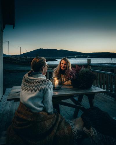 Camp Solbergfjord - Modern sea lodges in Sorreisa