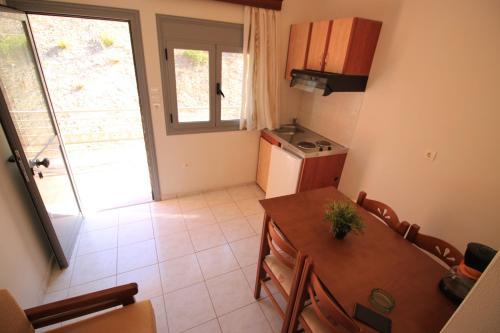 Platis-Gialos apartments in Paralia (Fanari)