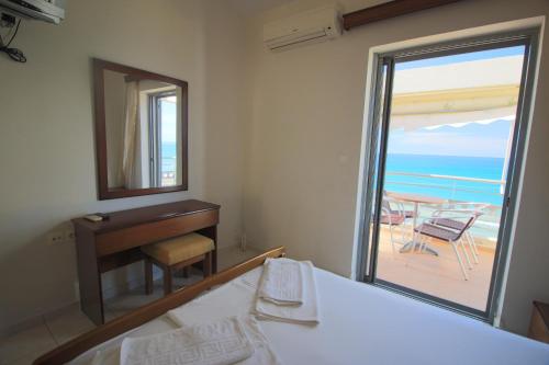 Platis-Gialos apartments in Paralia (Fanari)