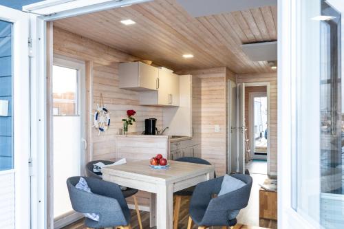 kök, Hausboot Baltic Goose in Sudstrandpromenade