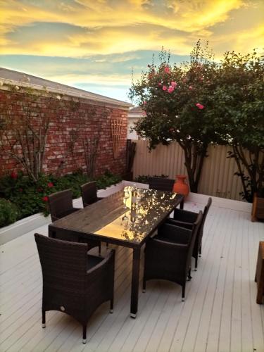 陽台/露台, Two Totara Townhouse One Bedroom Executive Townhouse in 布倫亨市中心