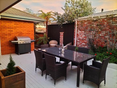 陽台/露台, Two Totara Townhouse One Bedroom Executive Townhouse in 布倫亨市中心