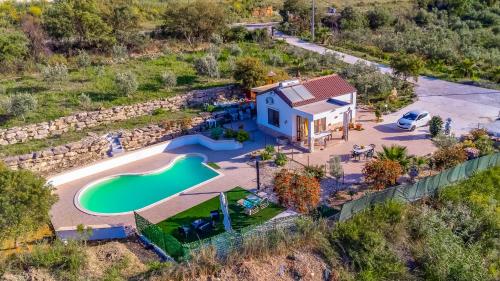 Oasi Relax by Biddizzi Rari - immersa nel verde con Piscina, per Famiglie e Bambini