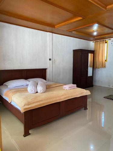 laroka hotel in Patipelong