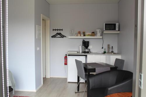 virtuve, Systrakot - Studio Apartments in Talknafjordur