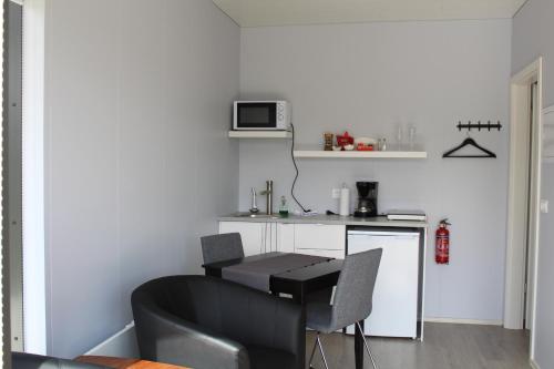 virtuve, Systrakot - Studio Apartments in Talknafjordur