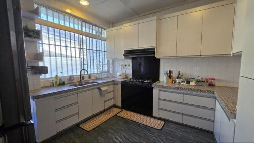 Kitchen, KK Sunset Villa in Kepayan