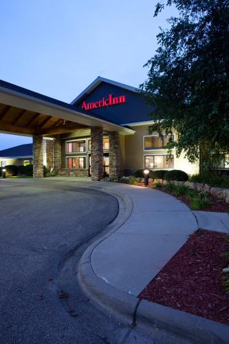 AmericInn by Wyndham Shakopee Near Canterbury Park