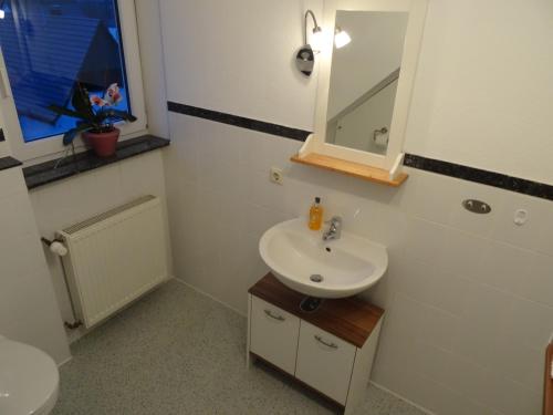 浴室, Ferienwohnung Strunz Backnang ruhig zentrumsnah & S-Bahn in 巴克南