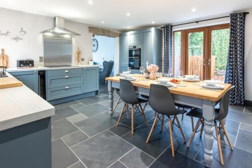 Iekārtas, 3 Bed in Whitstone oc-l29237 in Whitstone