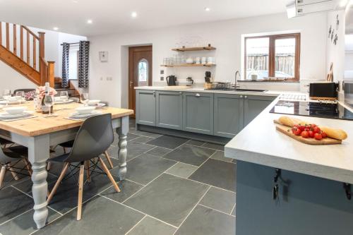 Iekārtas, 3 Bed in Whitstone oc-l29237 in Whitstone