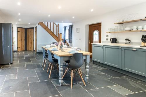 Iekārtas, 3 Bed in Whitstone oc-l29237 in Whitstone
