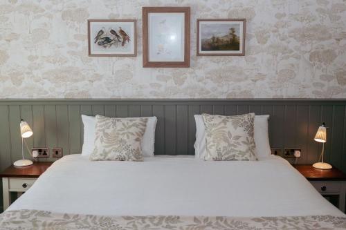 1 double bed, 1 twin bed