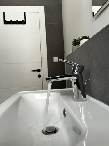 Apartment Sunset - Private Pool & Sea View - image 2
