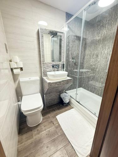 Shower, Earls Court 205 in London