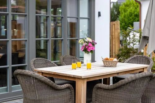 Ferienhaus Lacus Stilvolle Auszeit am Wasser und in der Natur, Hunde willkommen in Zingst, Deutschland