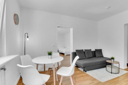 Ferienunterkunft mit Balkon und einem Schlafzimmer in 利普施塔特市中心